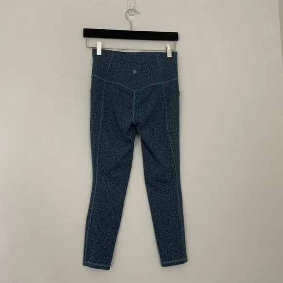 Athleta Salutation Stash II Textured 7/8 Tight Micro Cheetah Riviera Size Small - Picture 2 of 7